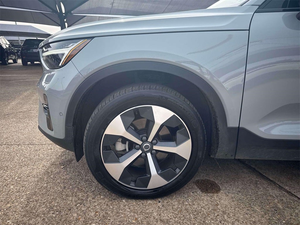 2024 Volvo XC40 B5 Plus Dark Theme