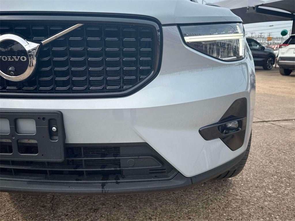 2024 Volvo XC40 B5 Plus Dark Theme