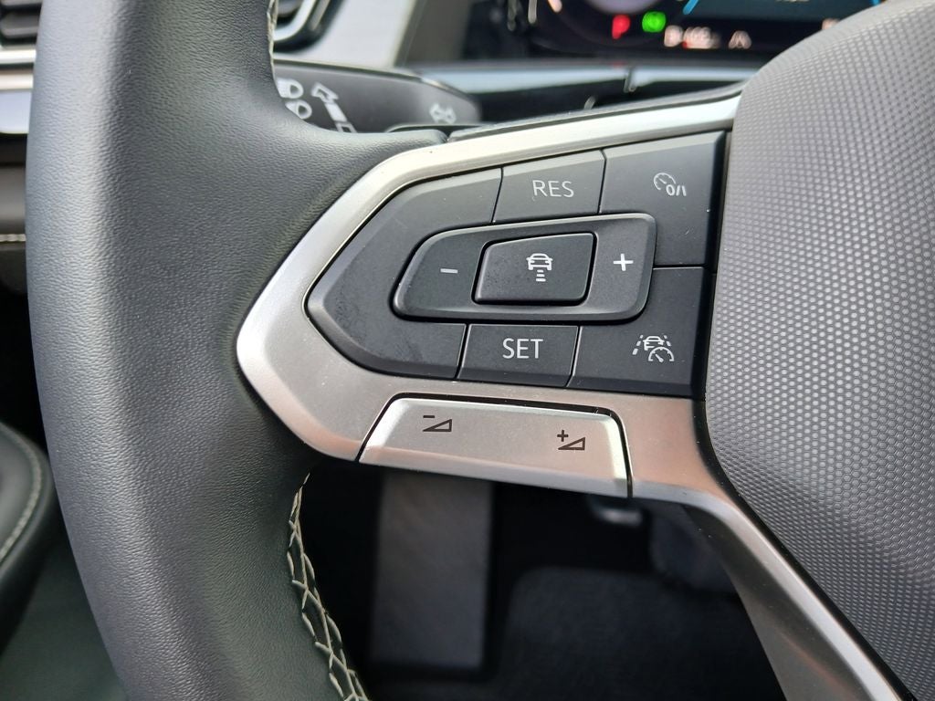 2025 Volkswagen Atlas Cross Sport 2.0T SE