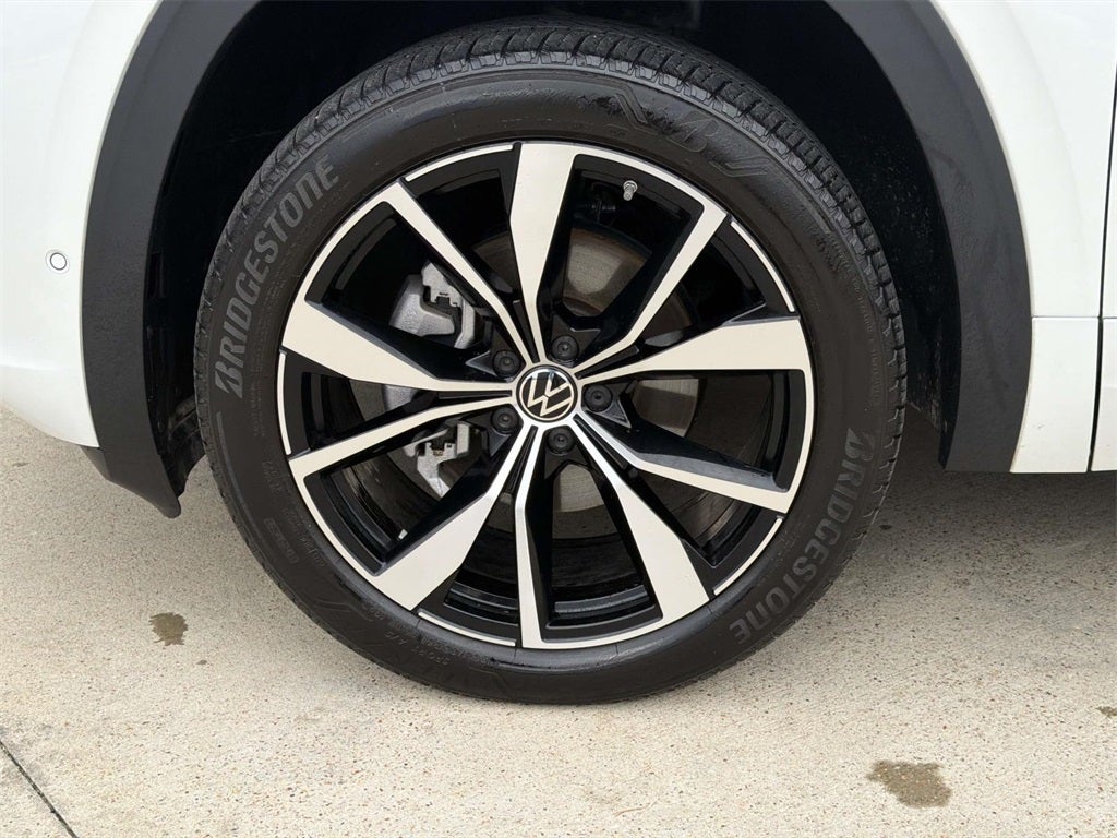 2025 Volkswagen Atlas Cross Sport 2.0T SEL Premium R-Line