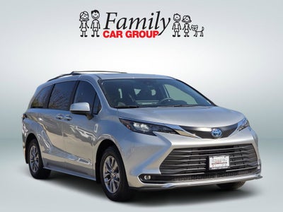 2025 Toyota Sienna XLE 8 Passenger