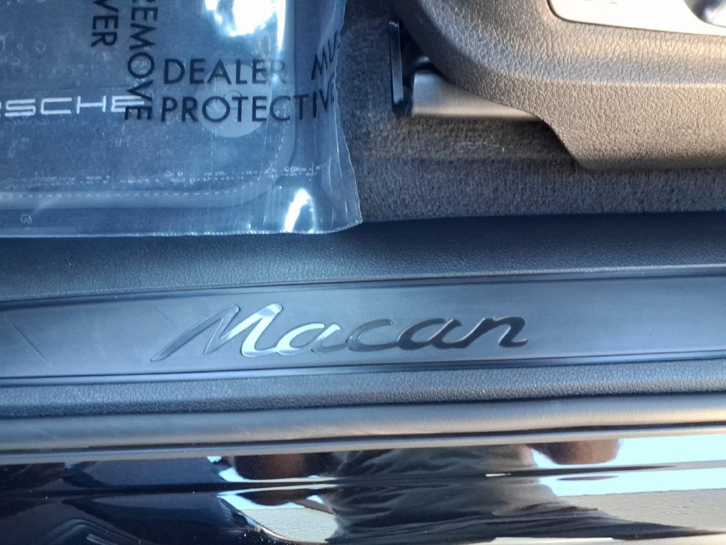 2025 Porsche Macan Base