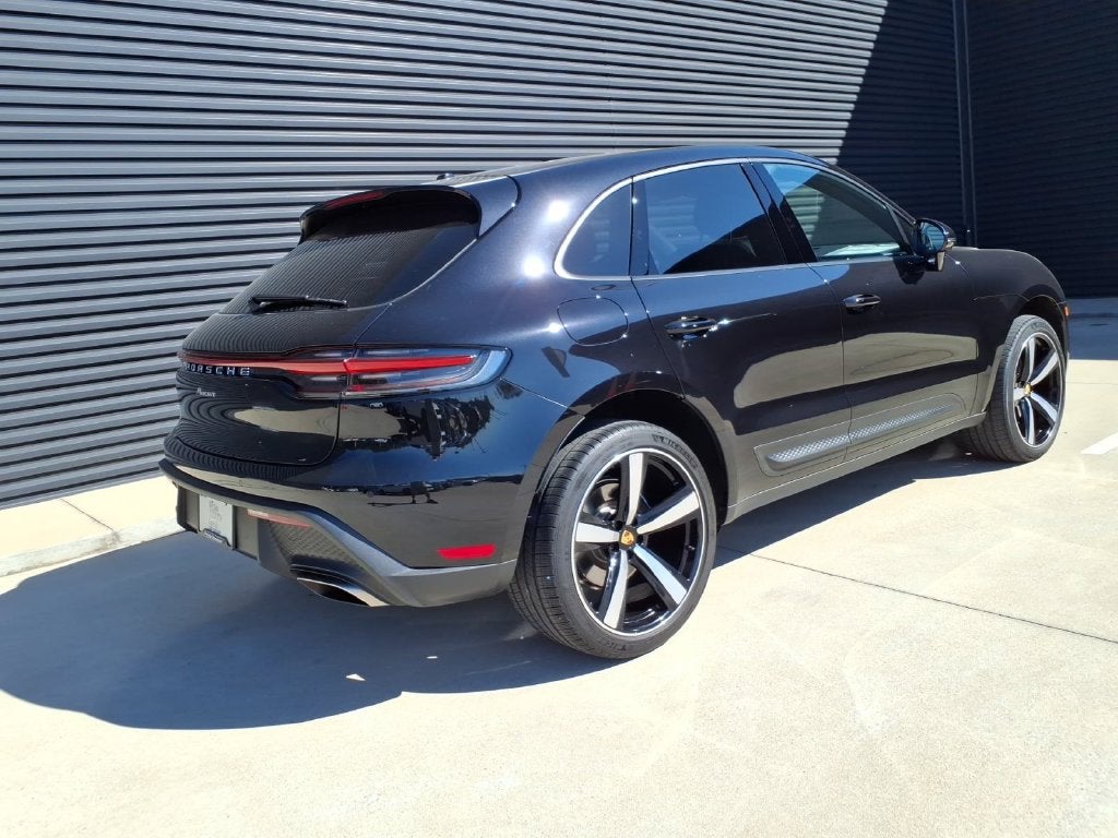 2025 Porsche Macan Base