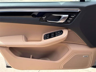 2025 Porsche Macan AWD