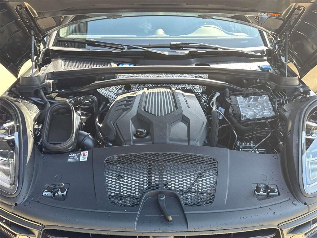 2025 Porsche Macan AWD