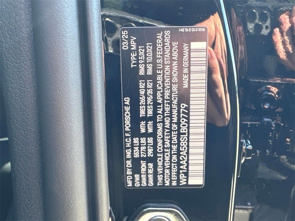 2025 Porsche Macan AWD