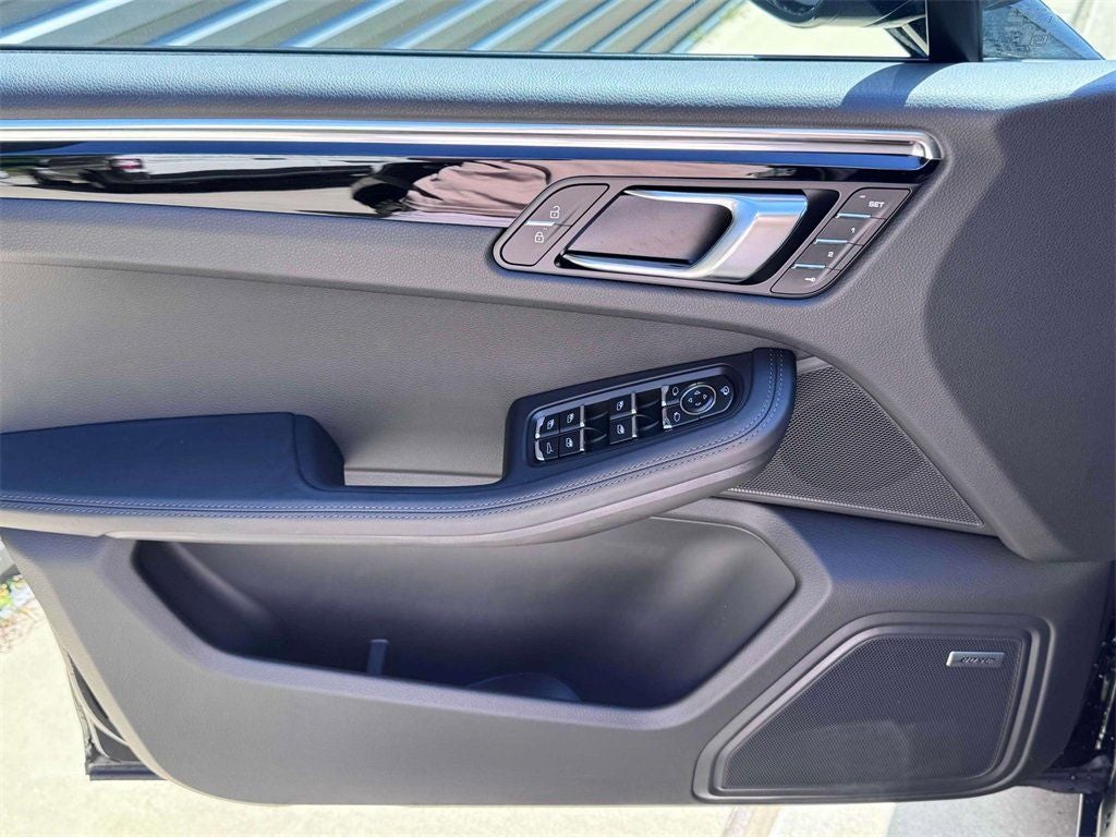 2025 Porsche Macan AWD